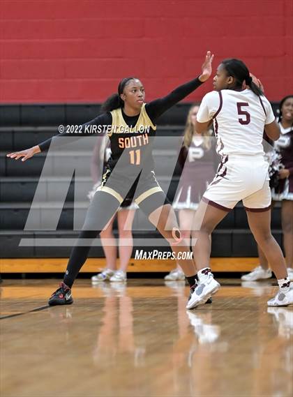 Thumbnail 3 in South Grand Prairie vs. Plano (UIL 6A Area Playoff) photogallery.