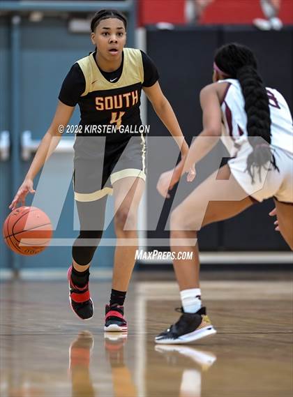 Thumbnail 2 in South Grand Prairie vs. Plano (UIL 6A Area Playoff) photogallery.