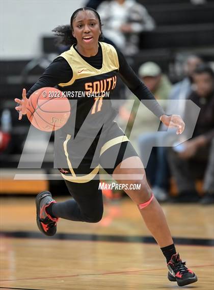 Thumbnail 3 in South Grand Prairie vs. Plano (UIL 6A Area Playoff) photogallery.