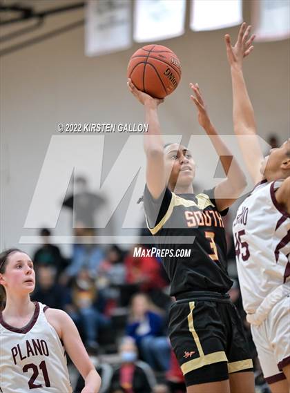 Thumbnail 2 in South Grand Prairie vs. Plano (UIL 6A Area Playoff) photogallery.