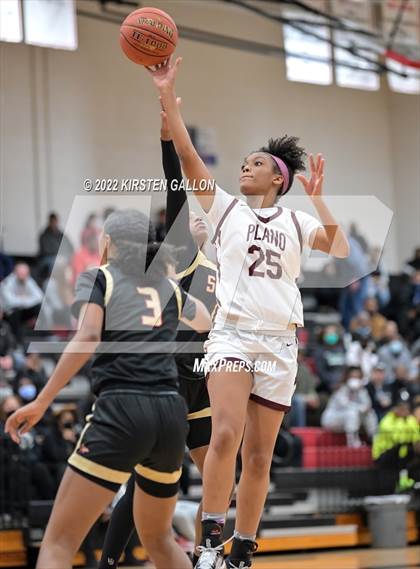 Thumbnail 2 in South Grand Prairie vs. Plano (UIL 6A Area Playoff) photogallery.