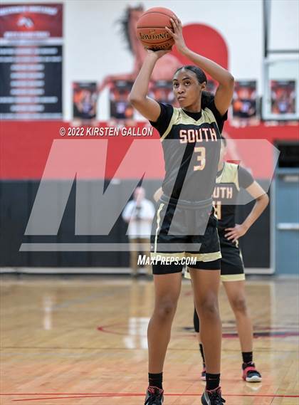 Thumbnail 3 in South Grand Prairie vs. Plano (UIL 6A Area Playoff) photogallery.
