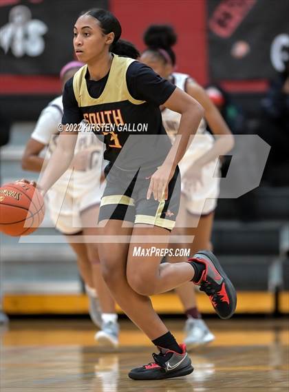 Thumbnail 3 in South Grand Prairie vs. Plano (UIL 6A Area Playoff) photogallery.