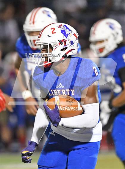 Thumbnail 2 in Mater Dei vs. Liberty (Polynesian Classic) photogallery.