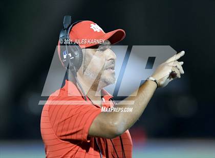 Thumbnail 2 in Mater Dei vs. Liberty (Polynesian Classic) photogallery.