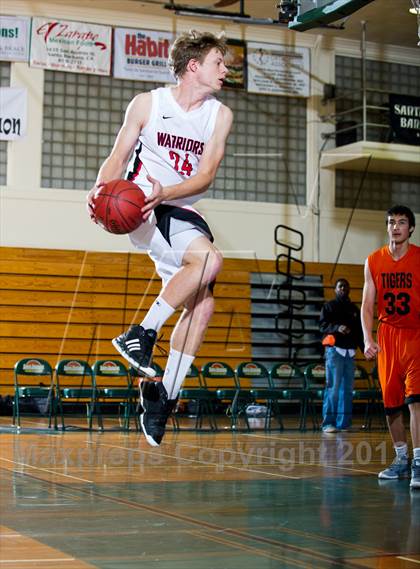 Thumbnail 3 in Carpinteria vs South Pasadena (Santa Barbara Holiday Classic) photogallery.