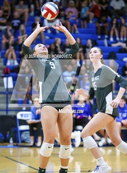 Thumbnail 3 in Lovejoy @ Plano West photogallery.