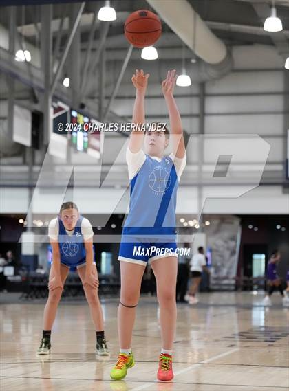 Thumbnail 2 in Mineola vs Gunter (Texas Association of Basketball Coaches Showcase) photogallery.