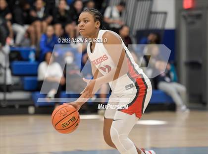 Thumbnail 3 in St. Mary's vs. Sidwell Friends (NIKE Tournament of Champions) photogallery.