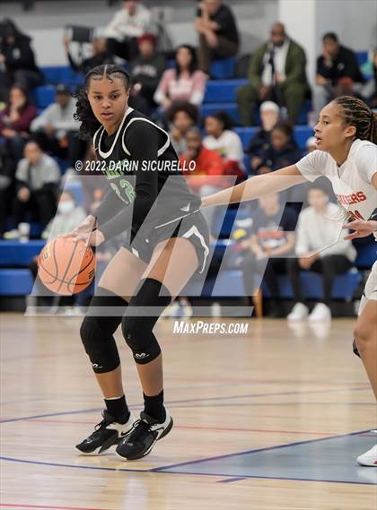 Thumbnail 3 in St. Mary's vs. Sidwell Friends (NIKE Tournament of Champions) photogallery.