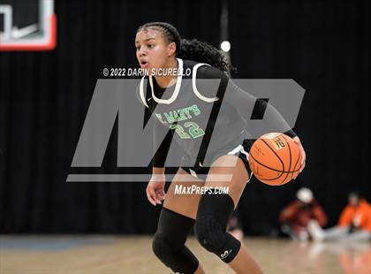 Thumbnail 2 in St. Mary's vs. Sidwell Friends (NIKE Tournament of Champions) photogallery.