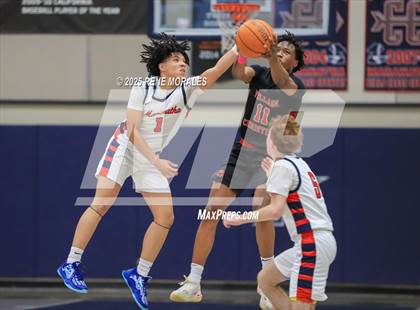 Thumbnail 3 in Village Christian vs Maranatha photogallery.
