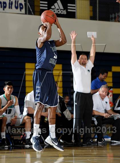 Thumbnail 1 in Santiago vs. Chino Hills (I Have a Dream Classic) photogallery.