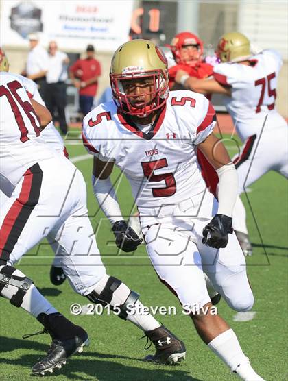 Thumbnail 3 in Cathedral Catholic vs. Oaks Christian (2015 SoCal Honor Bowl) photogallery.