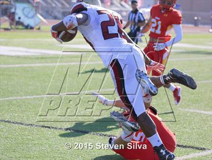 Thumbnail 1 in Cathedral Catholic vs. Oaks Christian (2015 SoCal Honor Bowl) photogallery.