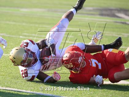 Thumbnail 2 in Cathedral Catholic vs. Oaks Christian (2015 SoCal Honor Bowl) photogallery.