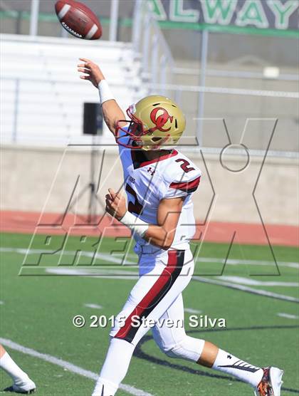 Thumbnail 1 in Cathedral Catholic vs. Oaks Christian (2015 SoCal Honor Bowl) photogallery.