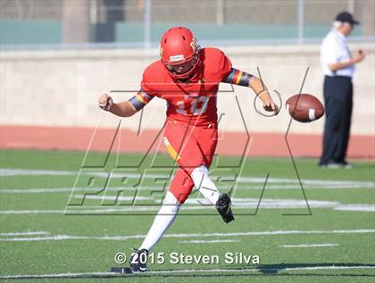 Thumbnail 1 in Cathedral Catholic vs. Oaks Christian (2015 SoCal Honor Bowl) photogallery.