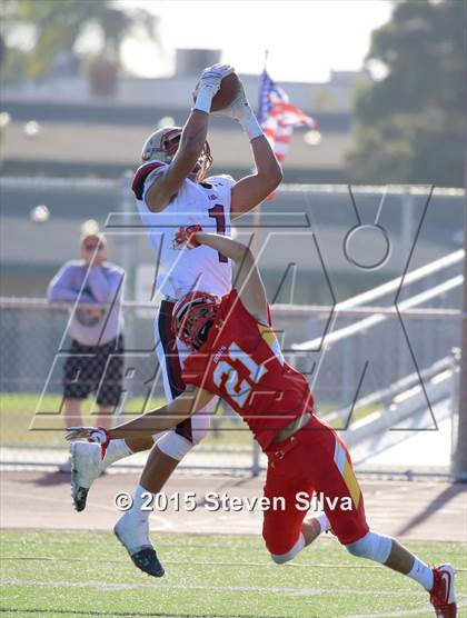 Thumbnail 1 in Cathedral Catholic vs. Oaks Christian (2015 SoCal Honor Bowl) photogallery.