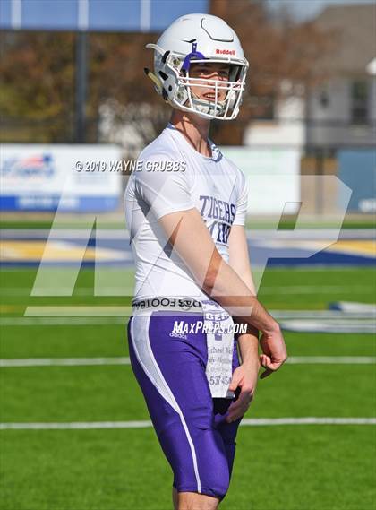 Thumbnail 2 in Sabine @ Mt. Vernon (UIL 3A Bi-District Playoff) photogallery.