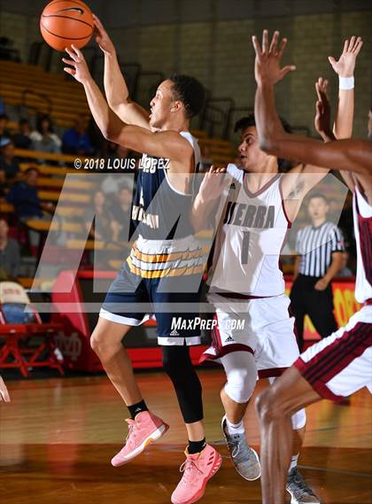 Thumbnail 3 in Rancho Christian vs. JSerra Catholic (Nike Extravaganza) photogallery.