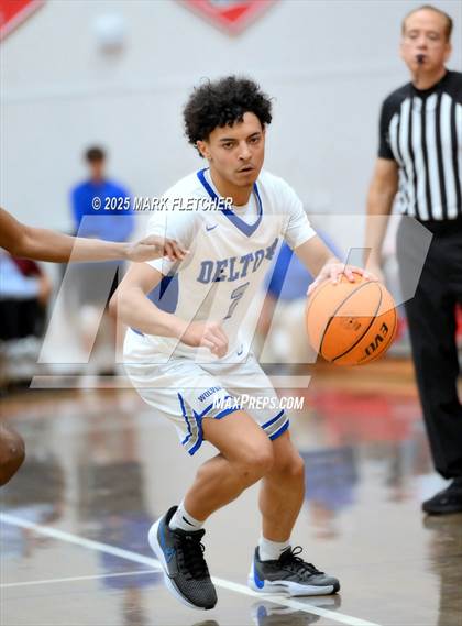 Thumbnail 1 in Deltona vs Flagler Palm Coast (Barracuda New Years Shootout) photogallery.