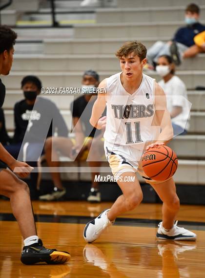 Thumbnail 1 in Klein Oak @ Klein Collins photogallery.