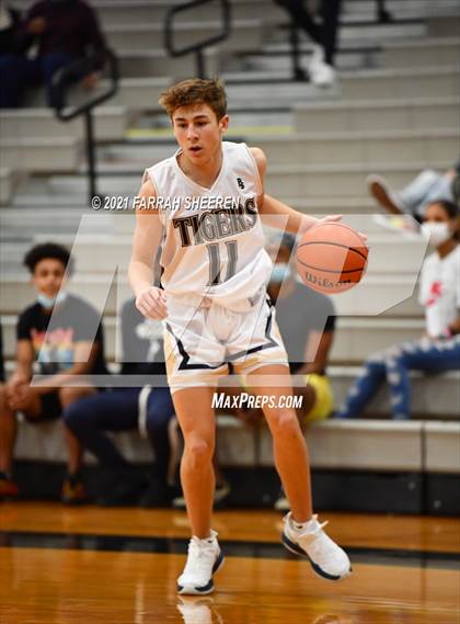 Thumbnail 3 in Klein Oak @ Klein Collins photogallery.