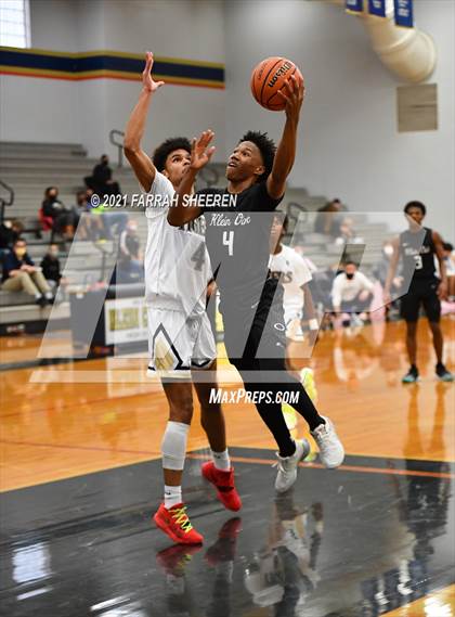 Thumbnail 2 in Klein Oak @ Klein Collins photogallery.