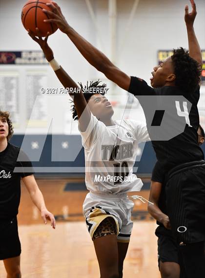 Thumbnail 2 in Klein Oak @ Klein Collins photogallery.