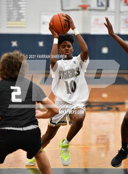 Thumbnail 1 in Klein Oak @ Klein Collins photogallery.