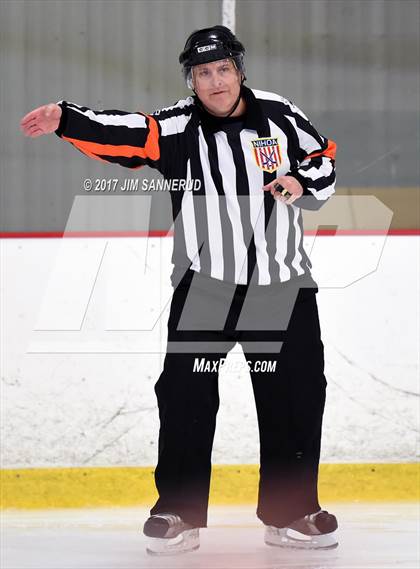 Thumbnail 3 in Mamaroneck vs. Suffern (Section 1 Division 1 Final) photogallery.