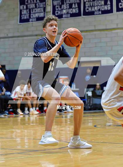 Thumbnail 3 in St. John The Baptist vs Wilton (New York Holiday Invitational) photogallery.