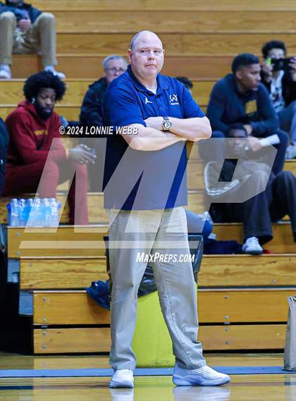 Thumbnail 2 in St. John The Baptist vs Wilton (New York Holiday Invitational) photogallery.