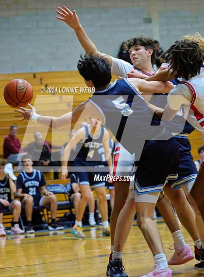 Thumbnail 1 in St. John The Baptist vs Wilton (New York Holiday Invitational) photogallery.