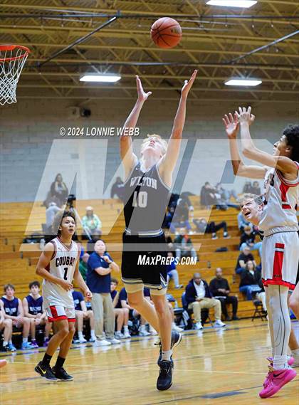 Thumbnail 2 in St. John The Baptist vs Wilton (New York Holiday Invitational) photogallery.