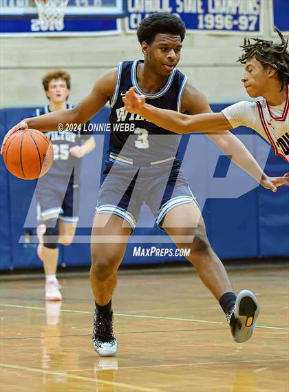 Thumbnail 1 in St. John The Baptist vs Wilton (New York Holiday Invitational) photogallery.