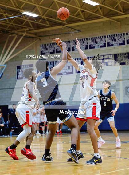 Thumbnail 2 in St. John The Baptist vs Wilton (New York Holiday Invitational) photogallery.