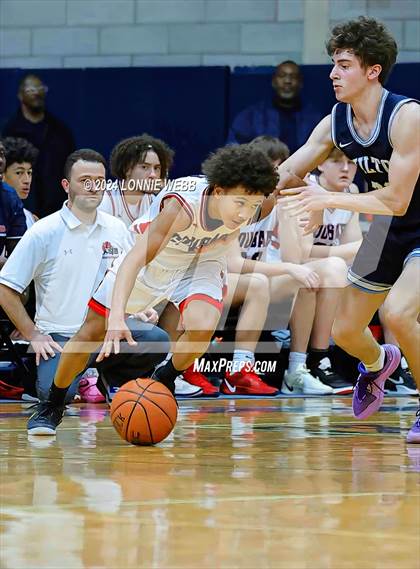 Thumbnail 1 in St. John The Baptist vs Wilton (New York Holiday Invitational) photogallery.