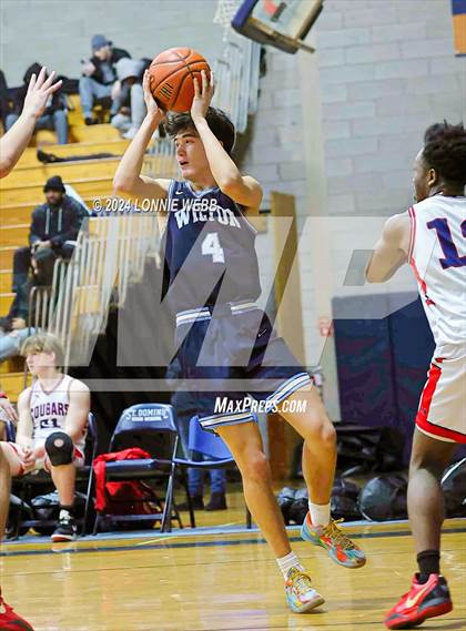 Thumbnail 2 in St. John The Baptist vs Wilton (New York Holiday Invitational) photogallery.