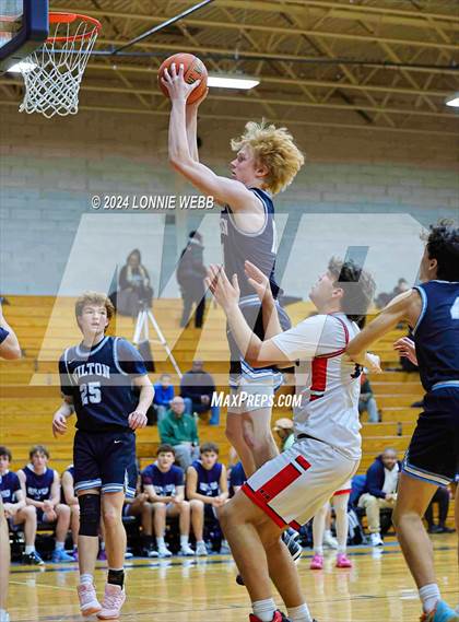 Thumbnail 2 in St. John The Baptist vs Wilton (New York Holiday Invitational) photogallery.