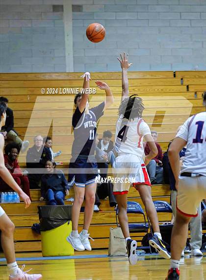 Thumbnail 2 in St. John The Baptist vs Wilton (New York Holiday Invitational) photogallery.