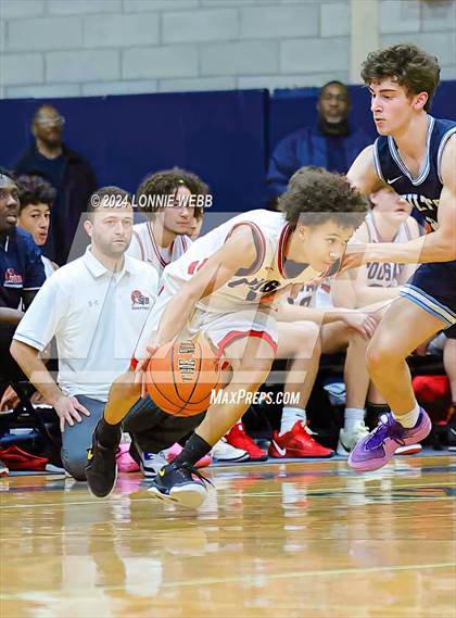 Thumbnail 2 in St. John The Baptist vs Wilton (New York Holiday Invitational) photogallery.