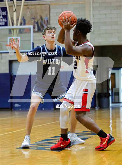Thumbnail 2 in St. John The Baptist vs Wilton (New York Holiday Invitational) photogallery.