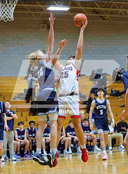 Thumbnail 3 in St. John The Baptist vs Wilton (New York Holiday Invitational) photogallery.