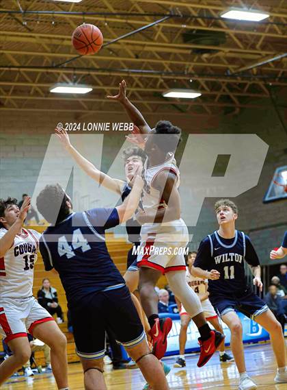 Thumbnail 2 in St. John The Baptist vs Wilton (New York Holiday Invitational) photogallery.