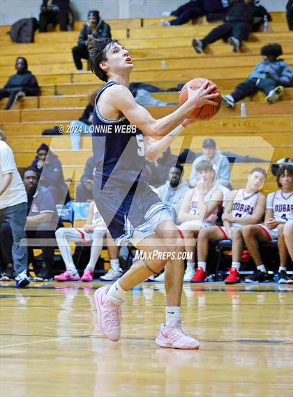 Thumbnail 3 in St. John The Baptist vs Wilton (New York Holiday Invitational) photogallery.