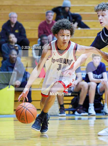 Thumbnail 2 in St. John The Baptist vs Wilton (New York Holiday Invitational) photogallery.