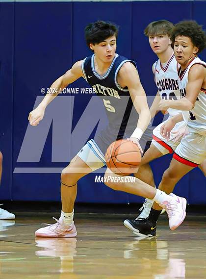 Thumbnail 3 in St. John The Baptist vs Wilton (New York Holiday Invitational) photogallery.