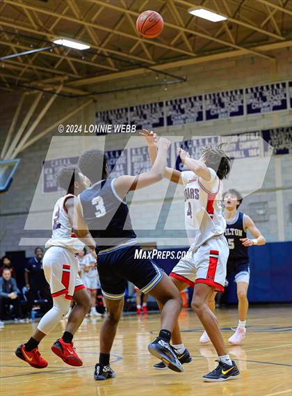 Thumbnail 3 in St. John The Baptist vs Wilton (New York Holiday Invitational) photogallery.